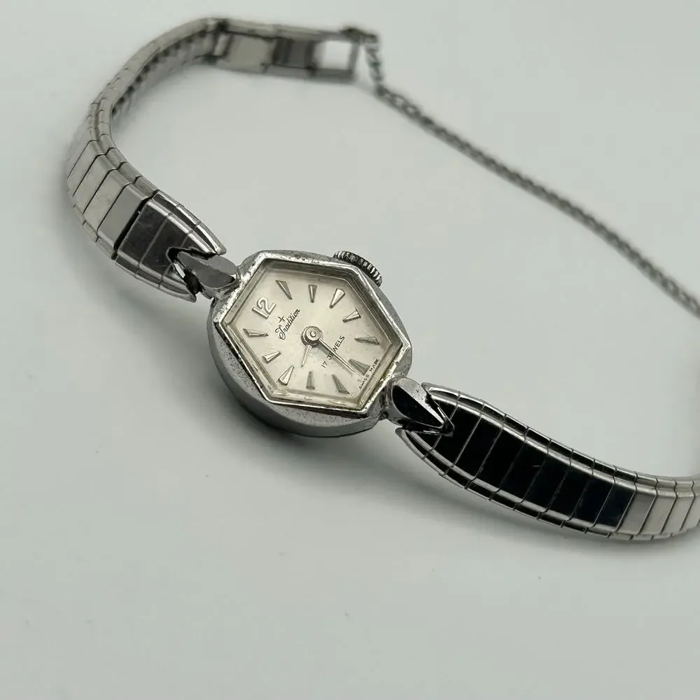 Vintage Tradition 17 Jewels Silver-tone Mechanical Ladies' Watch New Battery